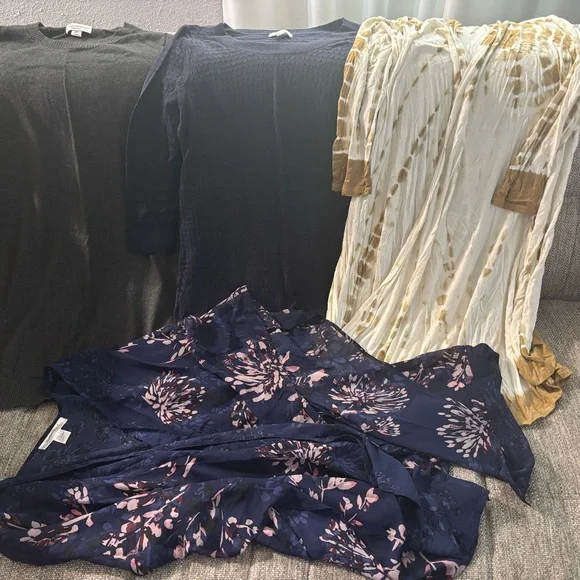 Size small bundle of maternity clothes. - Picture 11 of 13